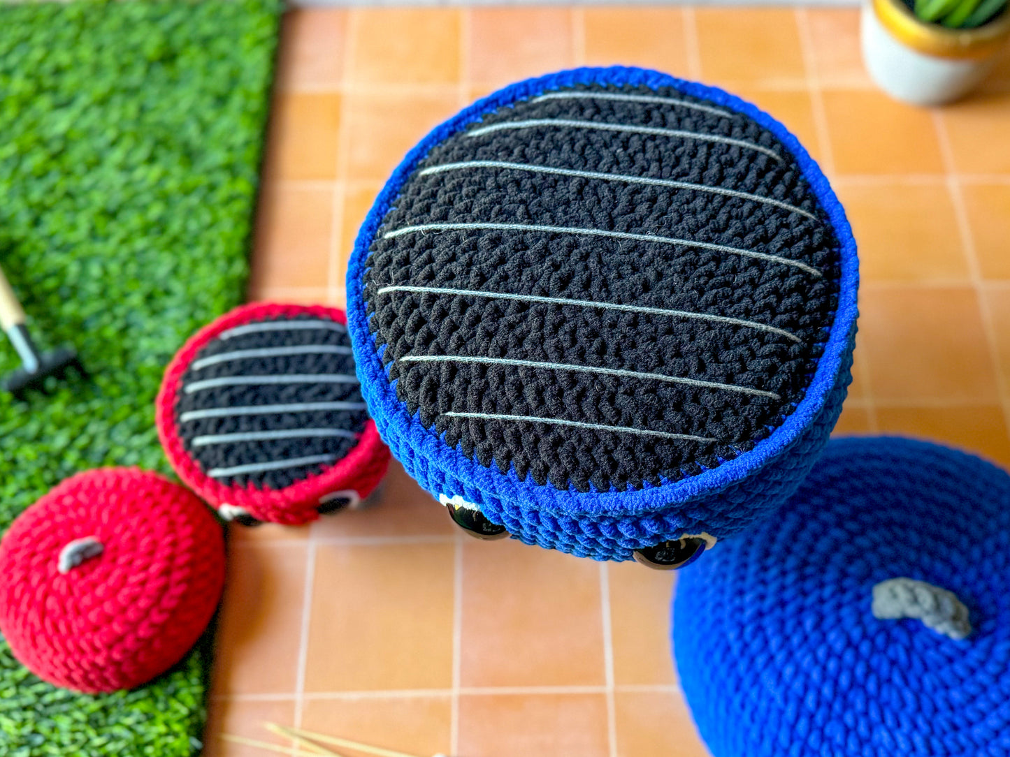 Big and Mini BBQ Grill plushies with their lids open, showing interiors