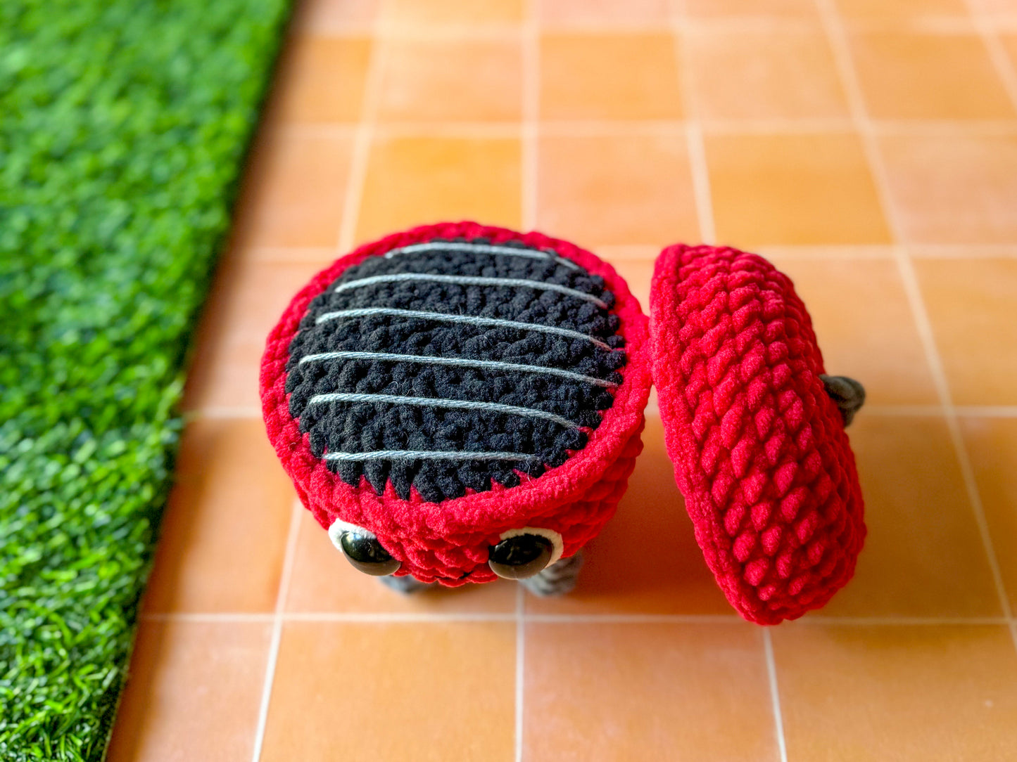 Mini BBQ Grill with the lid removed, revealing the inside grill